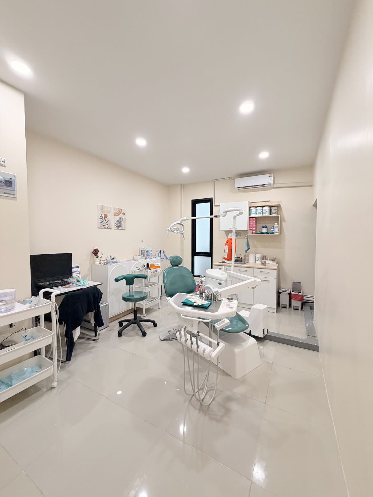 Modern dental treatment chair and high-tech equipment at Solar Dental Clinic Mae Sot
